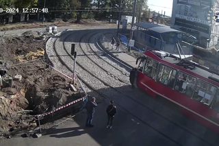 Chorzów: Dwoje nastolatków potrąconych przez tramwaj. Policja opublikowała nagranie
