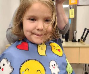 6-letnia Lily nigdy się już nie uśmiechnie. Lekarze zszyli jej buzię po ataku psa