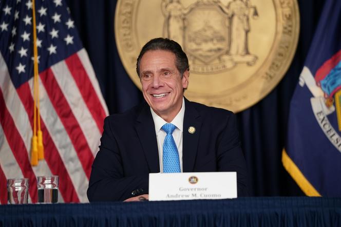 NY bije rekord hospitalizacji, a gubernator stawia $100, że unikniemy lockdownu