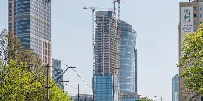 Najwyższy budowany obecnie wieżowiec w Polsce. Nowy gigant The Bridge ma już 174 metrów wysokości