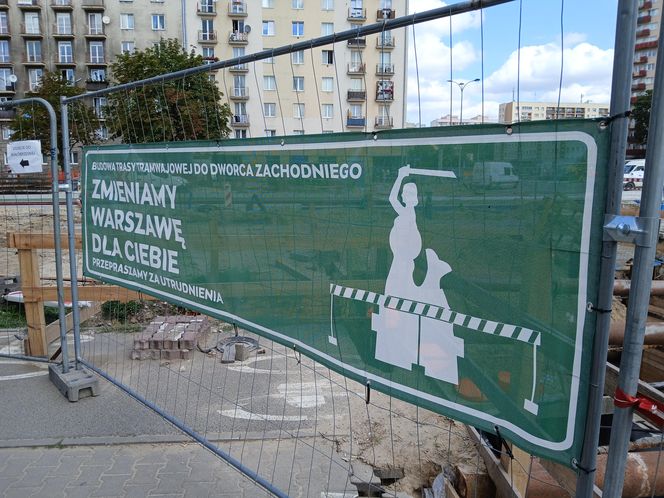 Budowa tramwaju do Dworca Zachodniego, skrzyżowanie ul. Grójeckiej i Bitwy Warszawskiej 1920 Roku