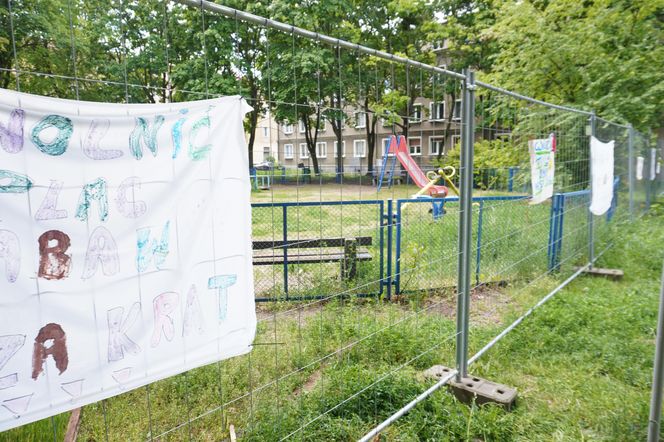 Ogrodzony plac zabaw na Winogradach