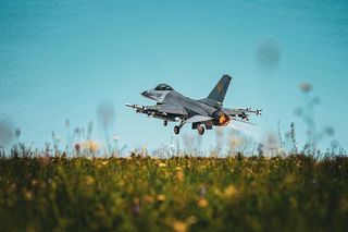 Ukraińskie F-16 ze wsparciem. USA dały zgodę na sprzedaż wyposażenia