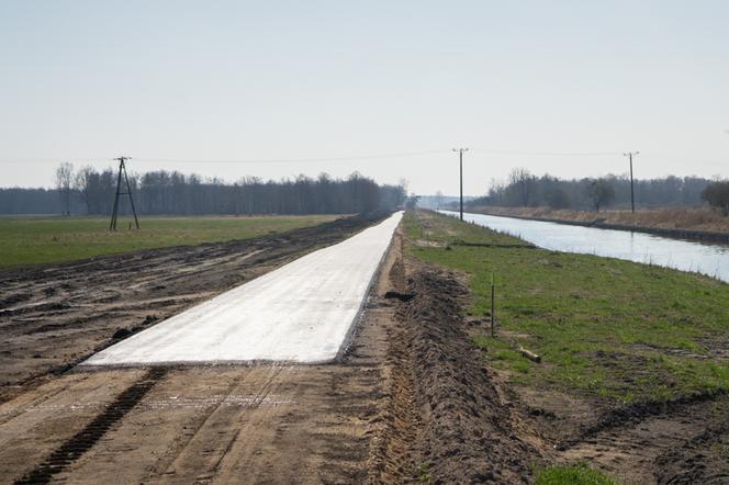 Mazurska Pętla Rowerowa nabiera kształtów! Zobacz postępy prac w okolicach Pisza [ZDJĘCIA]