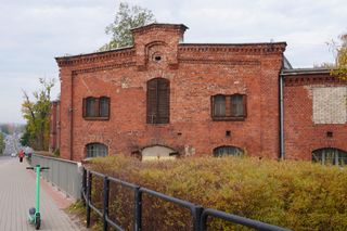Koszary Dragonów zostaną zagospodarowane. Miasto wystawiło na sprzedaż jedną z nieruchomości [ZDJĘCIA]