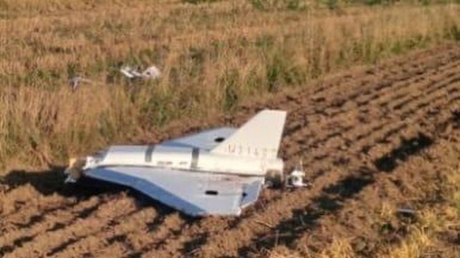 Szczątki siedmiu dronów oraz szczątki pocisku