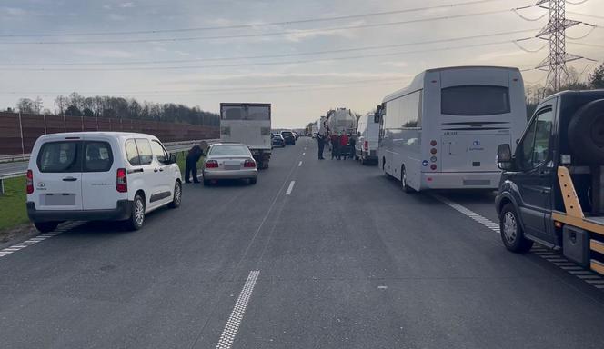 Tragiczny wypadek na A2 pod Otwockiem. Jedna osoba nie żyje, są ranni