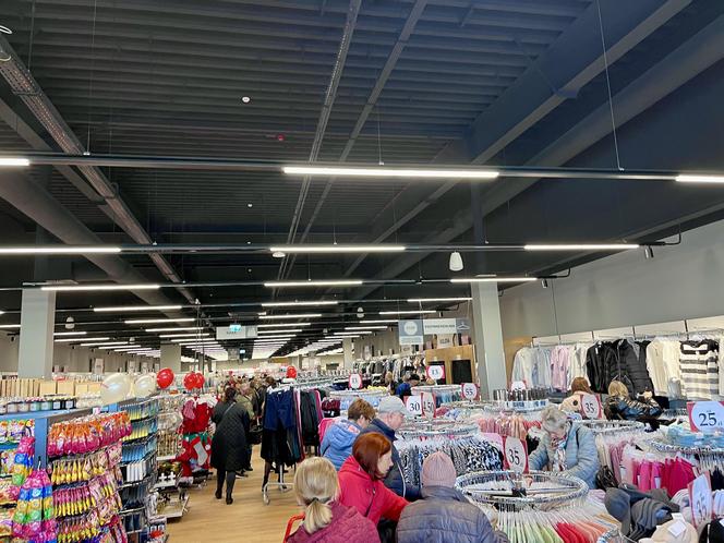 Tłumy na otwarciu sklepu Woolworth w Gorzowie