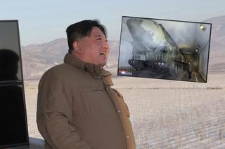 Szanowny towarzysz Kim Dzong Un straszy świat rakietami balistycznymi i grozi USA, że „jakby co”, to nie zawaha się ich użyć