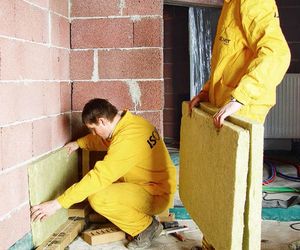 Jak wyciszyć ściany, stropy i instalacje? Jak uniknąć mostków akustycznych