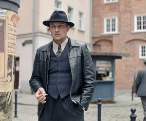 Zatoka szpiegów 2 sezon ostatni odcinek 19 (odc. 10). Johann (Karol Pocheć)