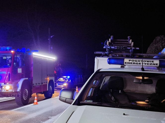 17-latek skosił autem słup energetyczny