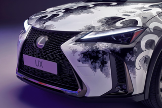 Wytatuowany Lexus UX