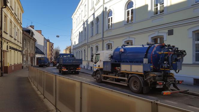 Awaria kanalizacji na ul. Bema w Tarnowie