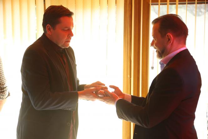 Na Wspólnej, odc. 3477. Michał (Robert Kudelski), Oskar Gajewski (Jarosław Witaszczyk)