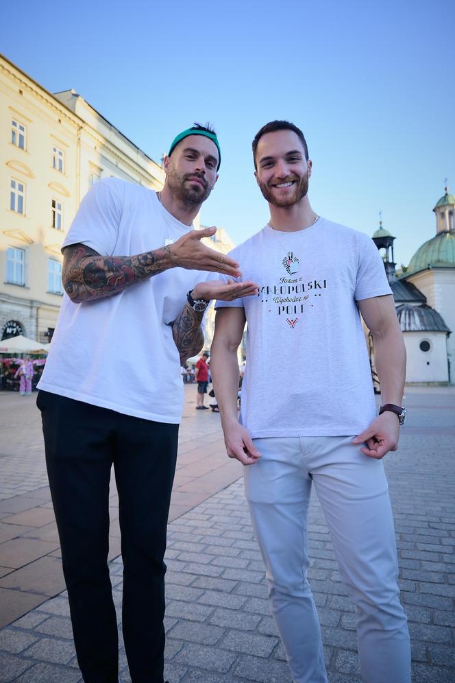 Kandydaci do tytułu Mister Supranational 2024 zwiedzają Małopolskę