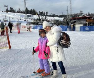 Danuta Martyniuk ze starszą wnuczką