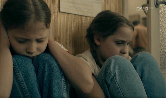 Stulecie Winnych, odc. 43: Julia (Nadia Głazińska), Ula (Sabina Bendarz)