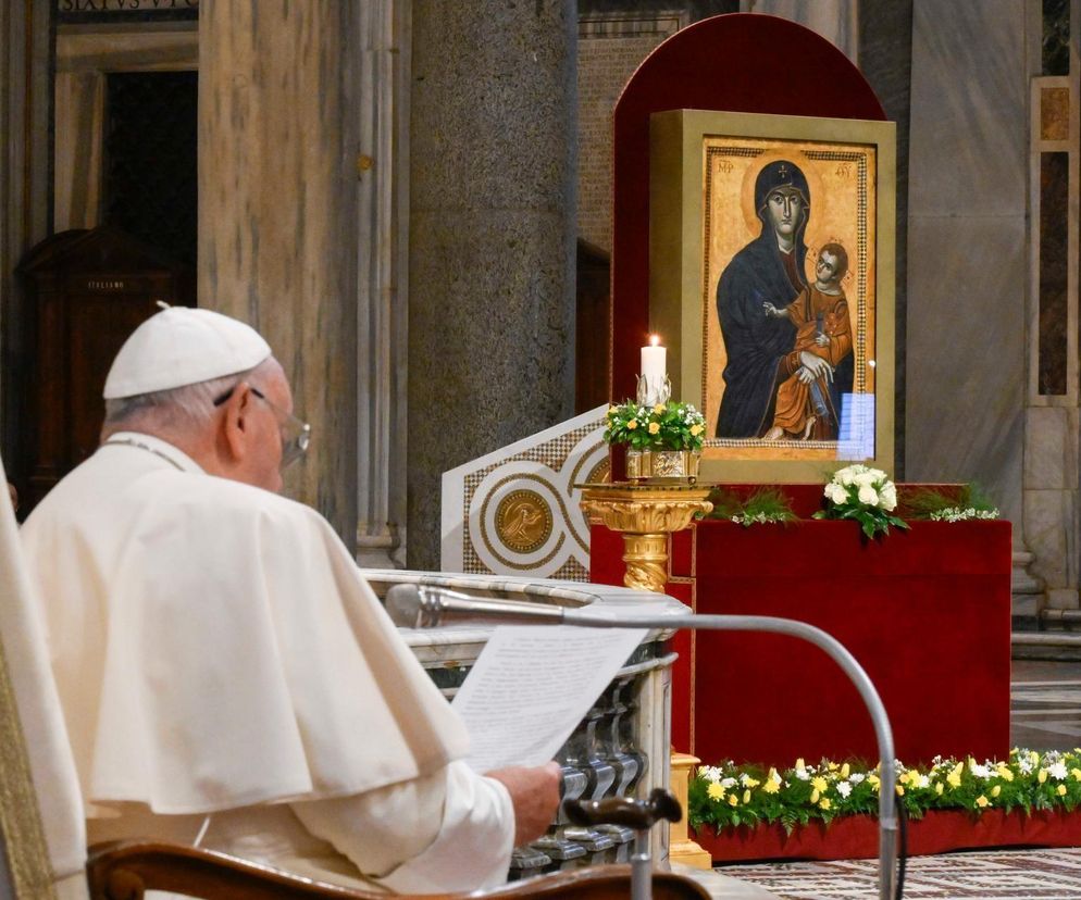 Papież modli się o pokój w Bazylice Santa Maria Maggiore