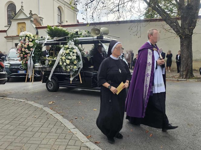 Pogrzeb Agnieszki Guz i jej syna w Sandomierzu. Rodzina i przyjaciele żegnają projektantkę gwiazd