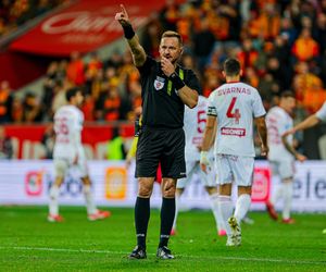 Sędzia przerwał mecz Jagiellonia - Raków. Teraz się tłumaczy! Mocne oświadczenie