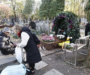 Przy grobie Kory czuwają najbliżsi