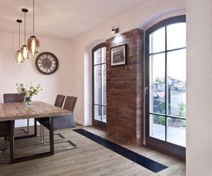 Grzejniki kanałowe - idealne rozwiązanie do jasnych przestronnych wnętrz z dużymi przeszkleniami