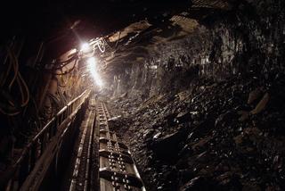 Wypadek samochodu w podziemiach kopalni Rudna. Ranni górnicy