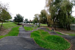 Pumptrack w Chorzowie. Takiej atrakcji nie ma w całym mieście! [ZDJĘCIA]