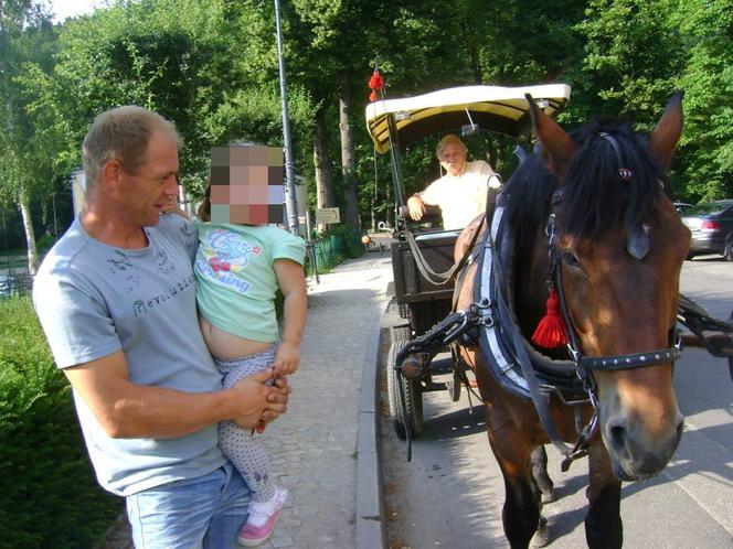 Duszniki-Zdrój. Tajemnicza śmierć młodego małżeństwa. Osierocili 4-letnią córkę