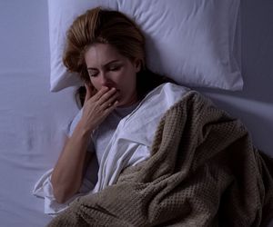 Skąd bierze się zgaga w nocy i jak sobie z nią poradzić?