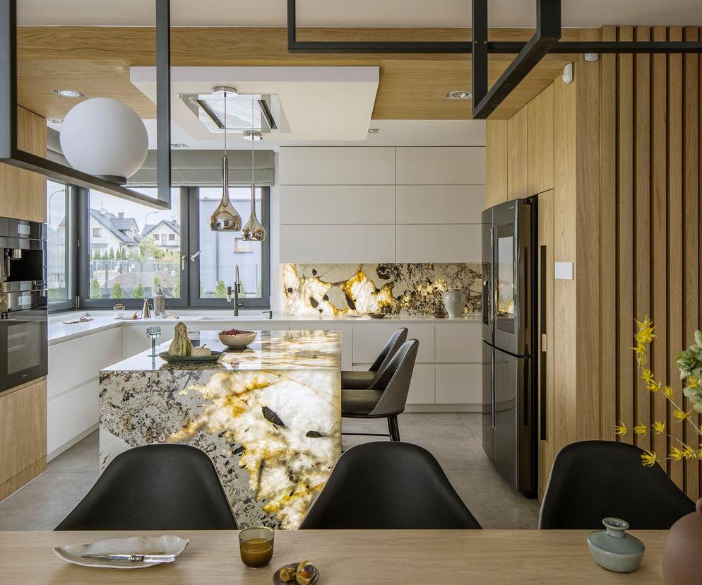 On lubi surowy styl, a ona przytulny. Architektka pomogła znaleźć im stylistyczny kompromis
