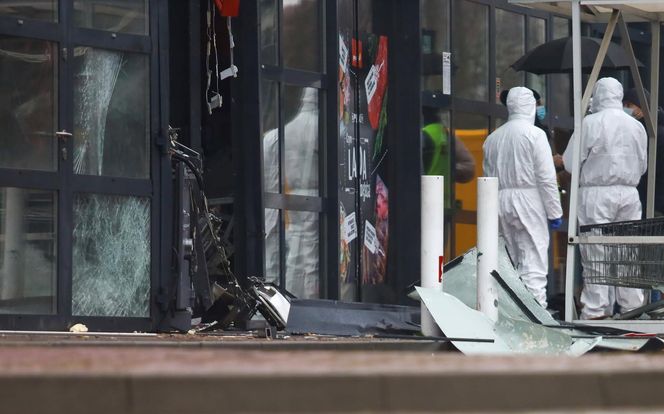 Huk, chaos i... pusta kasa! Złodzieje wysadzili bankomat i uciekli bez łupu!