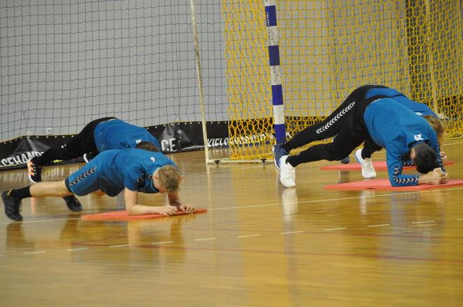 Trening piłkarzy ręcznych Industrii Kielce przed meczem w Piotrkowie Trybunalskim