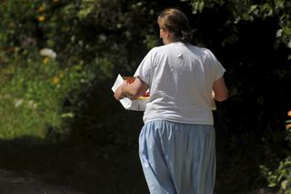 Imieniny Anny Komorowskiej. Stoisko z lodami i ogromny sękacz