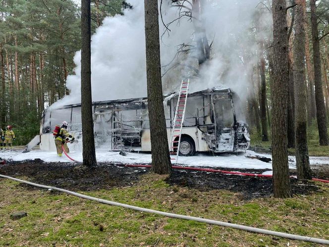 Pożar autobusu w miejscowości Sątopy