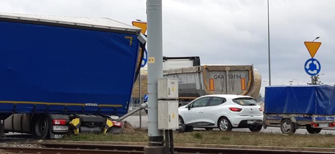 Gdańsk: Zderzenie tramwaju z tirem