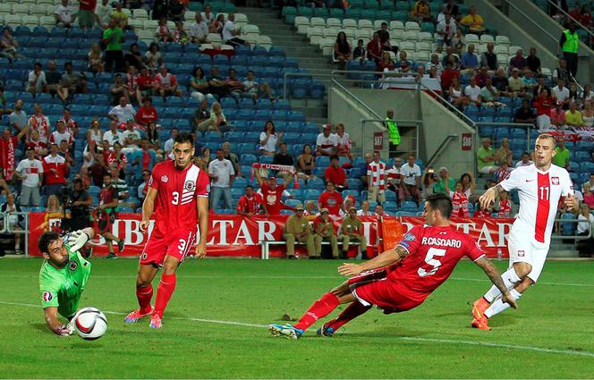 Kamil Grosicki strzelił i postawił Dom Perignon