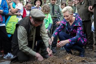 Agata Duda złapała za łopatę. Pierwsza dama jakiej nie znacie