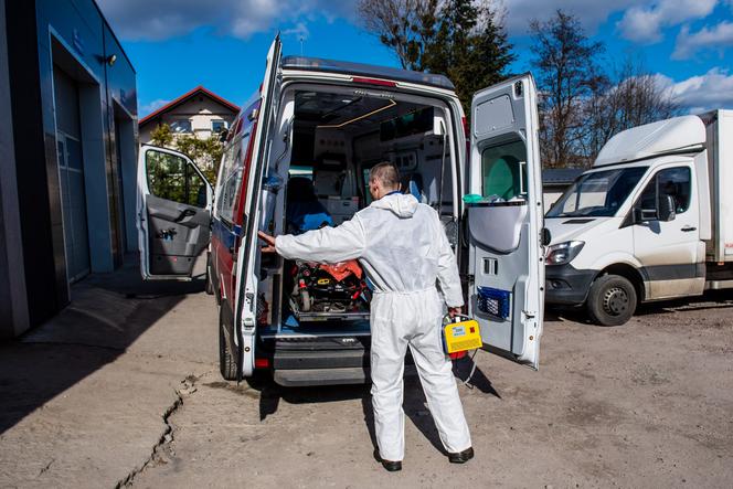 Koronawirus w Gdańsku. Ozonowanie karetek zabije koronawirusa