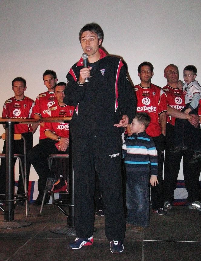Prezentacja składu drużyny Górnika Zabrze. Tak było w Multikinie w Zabrzu w 2006 roku