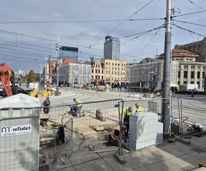 Tramwaje wróciły na Rynek w Katowicach. A to wciąż plac budowy