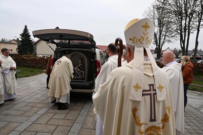Pieta wyjeżdża ze Skrzatusza