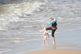 Anna Guzik z rodziną na plaży