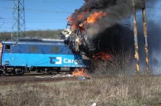 KATASTROFA kolejowa w Czechach! Buchały płomienie, są ofiary. Przerażające zdjęcia