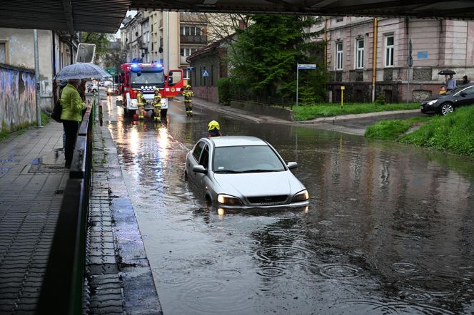 Potężne burze nad Podkarpaciem. Grad, wicher i potoki deszczu, jak w środku lata!