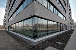 Kompleks biurowy Business Garden Poznań – narożnik jednego z budynków