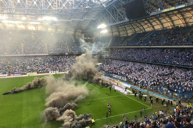 Zadyma na meczu Lech - Legia [ZDJĘCIA]