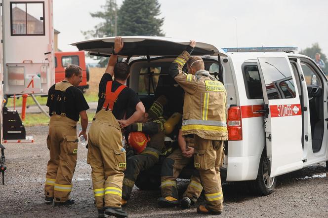 Wciąż płoną hale produkcyjne w Małopolsce. Strażacy apelują o nieotwieranie okien 