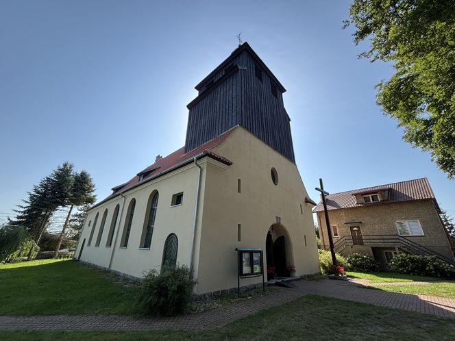 Wyjątkowy kościół w Okartowie. Wnętrze zapiera dech w piersiach
